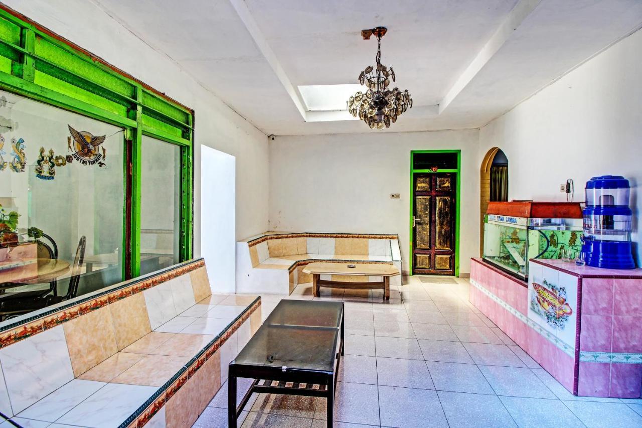 Spot On 91694 Hotel Rama Chandra Temanggung Esterno foto