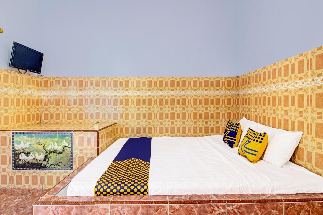 Spot On 91694 Hotel Rama Chandra Temanggung Esterno foto
