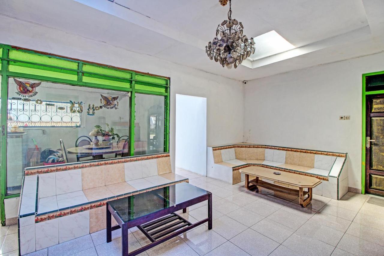Spot On 91694 Hotel Rama Chandra Temanggung Esterno foto
